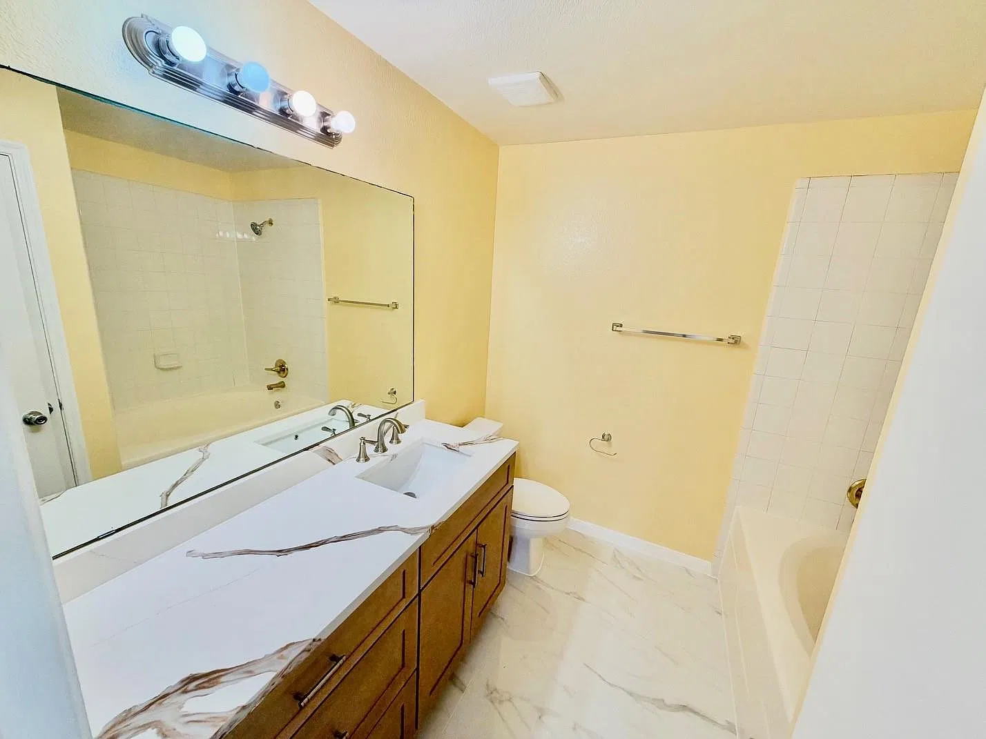 2 bed, 2.0 bath, 1109 sqft, $1,675 — Photo 3