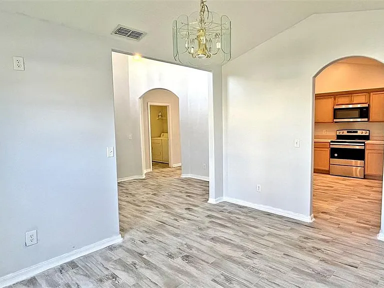 337 Silver Palms Cir — Photo 8