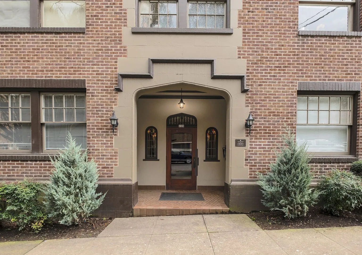 Elizabeth Apartments (Eliz01) — Photo 2