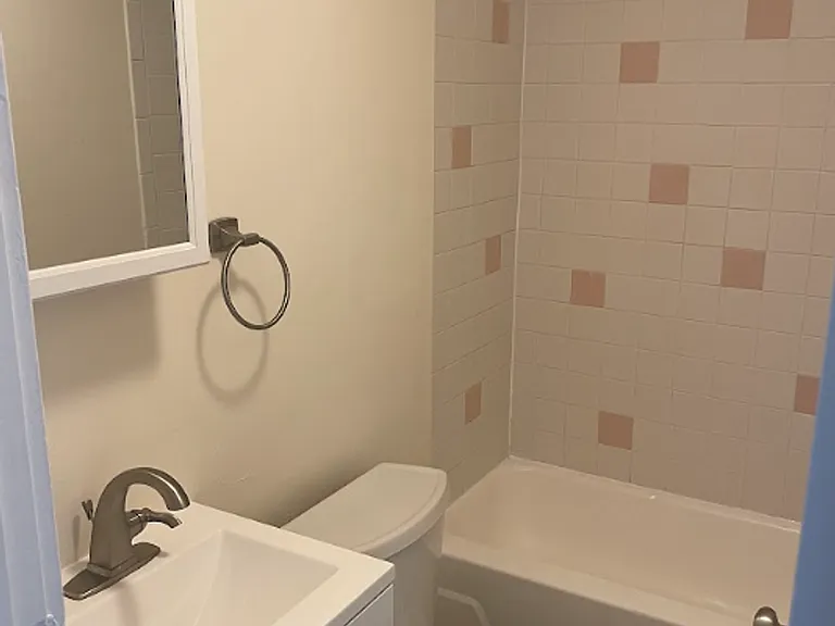 54 Longwood Ave — Photo 11