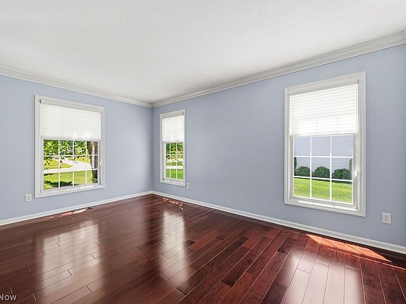 5th image of 8538 Oaktree Dr