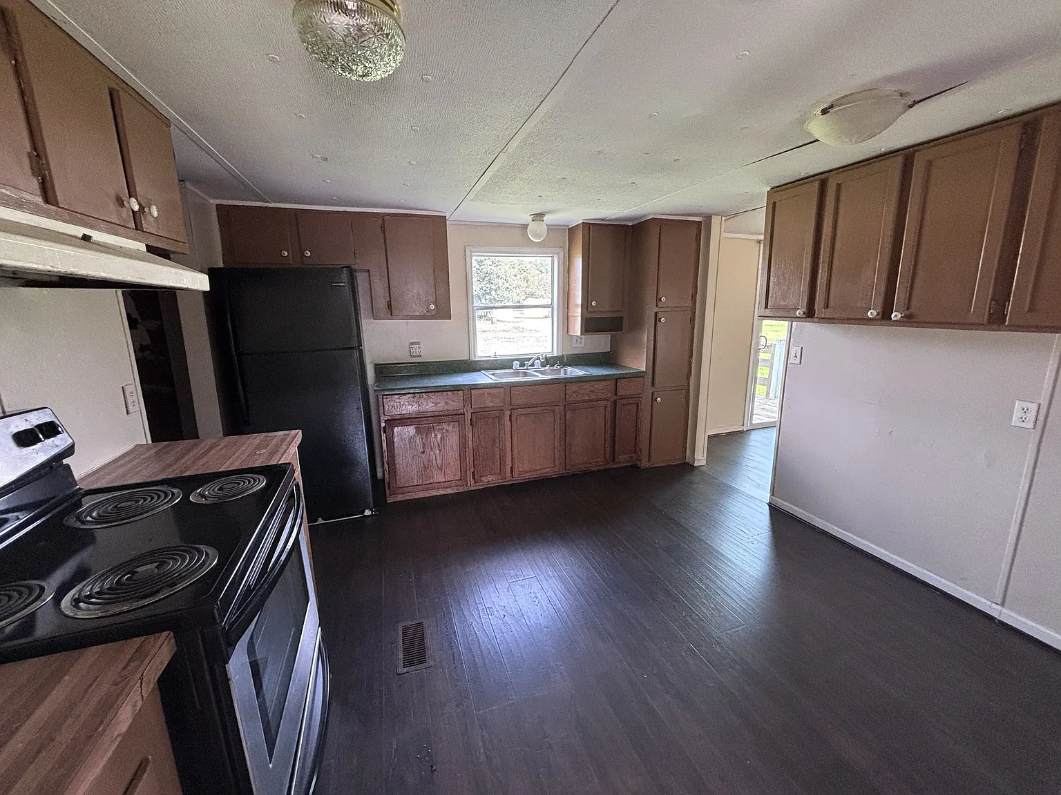 4 bed, 1350 sqft, $1,200 — Photo 3