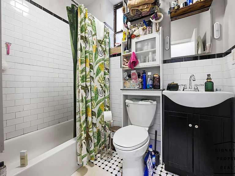 481 Montgomery St #1F — Photo 7