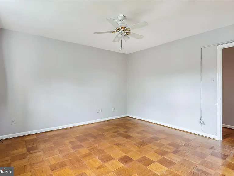 10631 Montrose Ave #M-202 — Photo 29