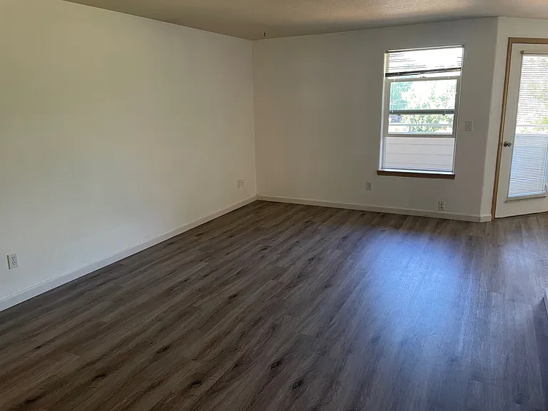 5670 SW Erickson Ave #6 — Photo 5