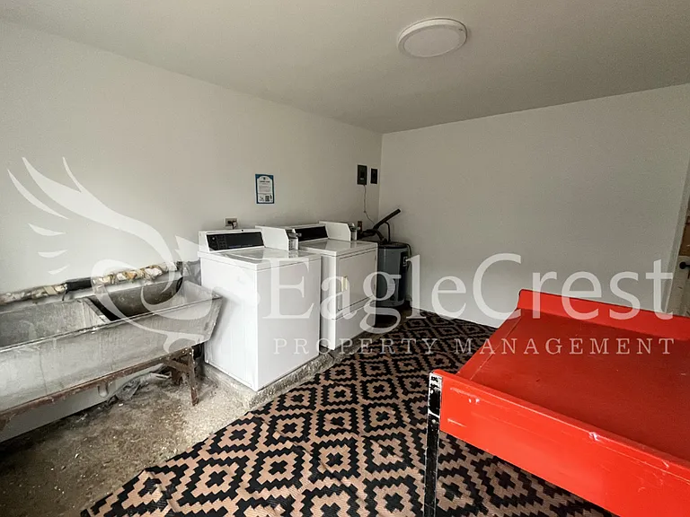 223 SE Roseville Ln — Photo 22