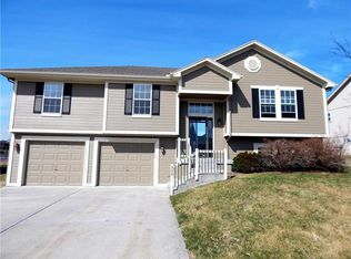 908 W 8th Ave, Kearney, MO 64060