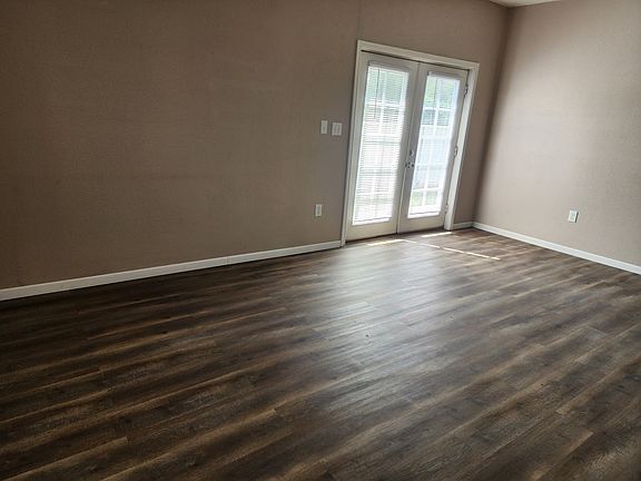 5th image of 301 E Lime St Unit 3