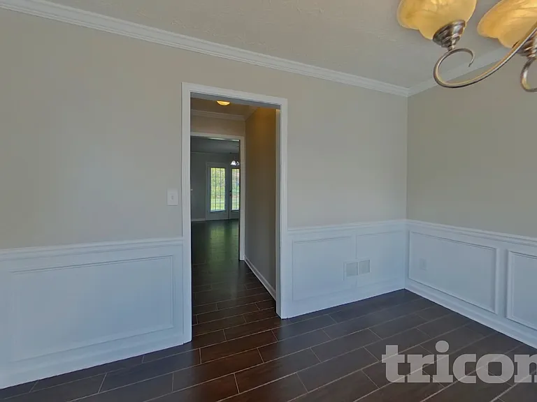 315 Avonlea Dr — Photo 4