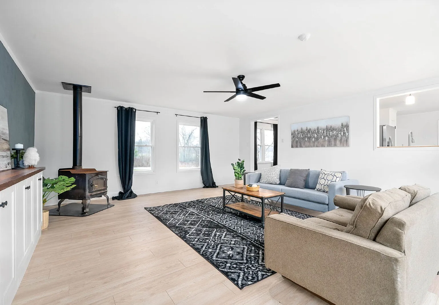 3 bed, 1.5 bath, 1468 sqft, $2,200 — Photo 1