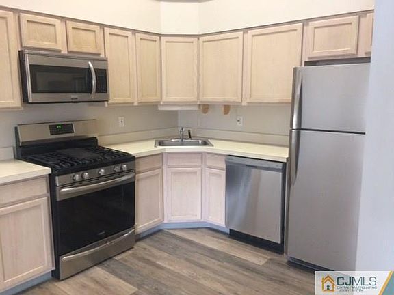 5th image of 70 Pearl St Unit 70