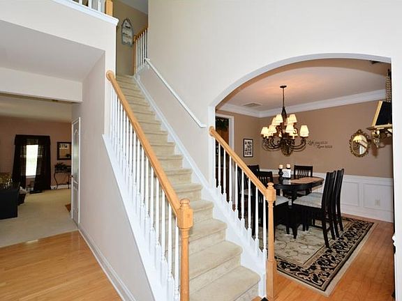 3rd image of 140 Mill Stone Dr