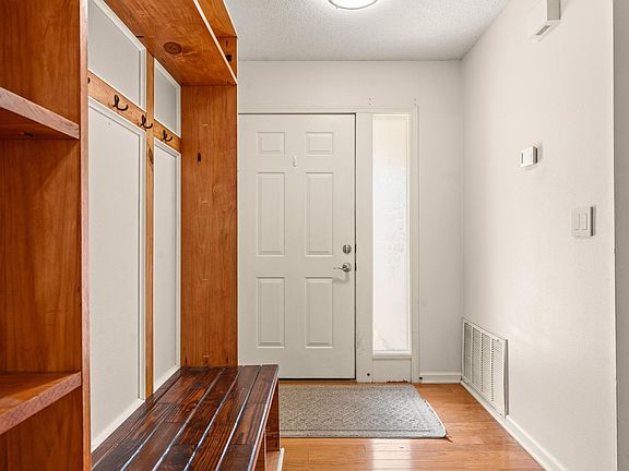 4th image of 339 Evergreen Ave
