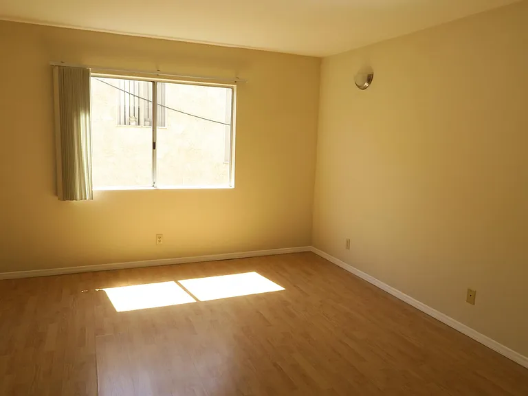 13610 Moorpark St #105A — Photo 17