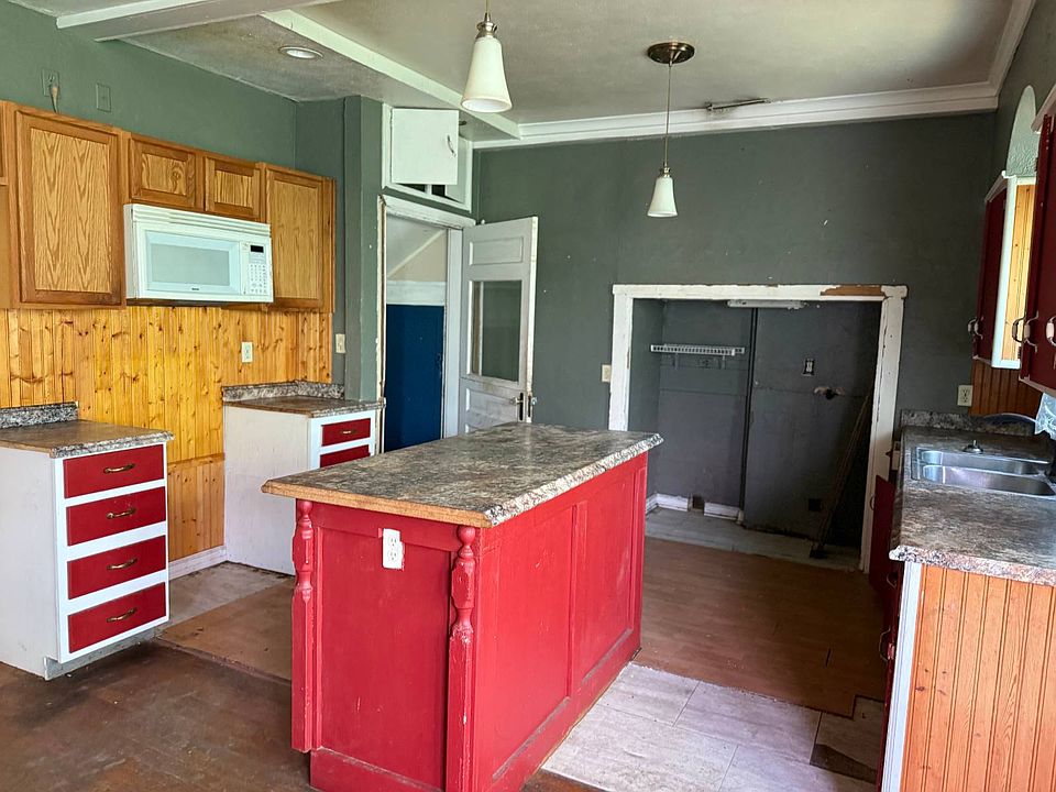 2nd image of 1021 5th St