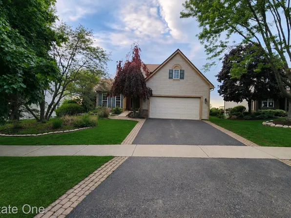 510 Boulder Lake Dr, Oxford, MI 48371