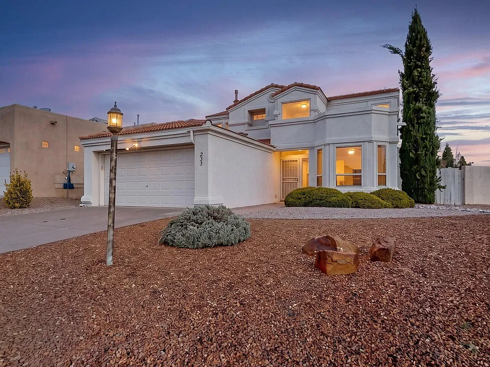 233 Nicklaus Dr SE