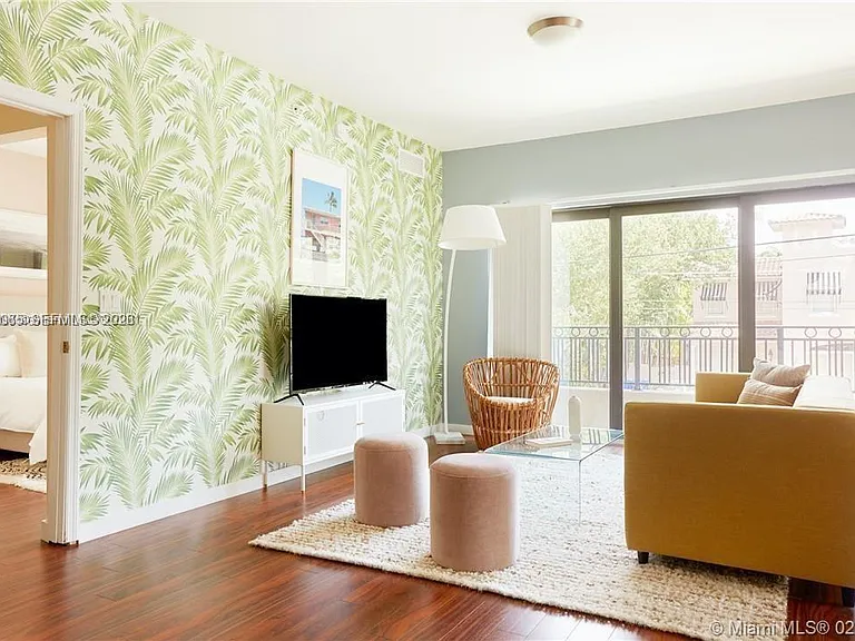 568 NE 66th St #501 — Photo 3