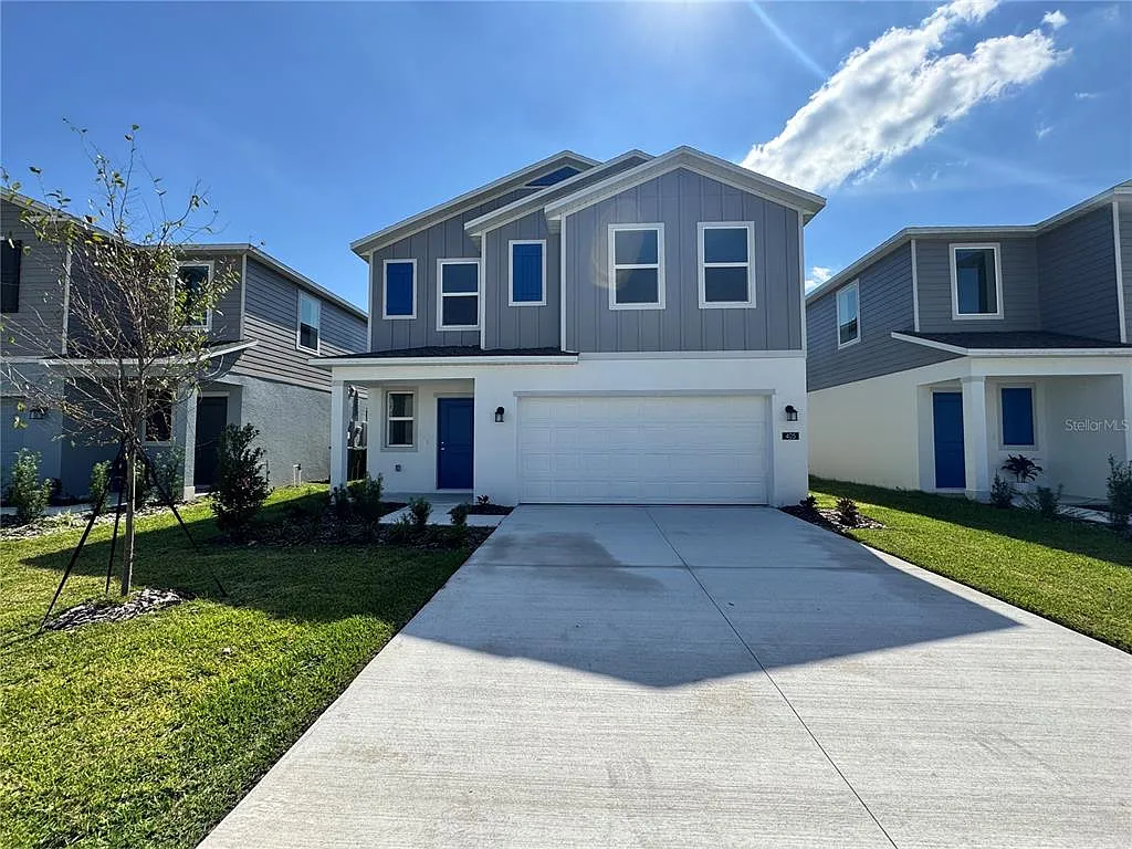 5 bed, 2.5 bath, 2112 sqft, $2,200 — Photo 1