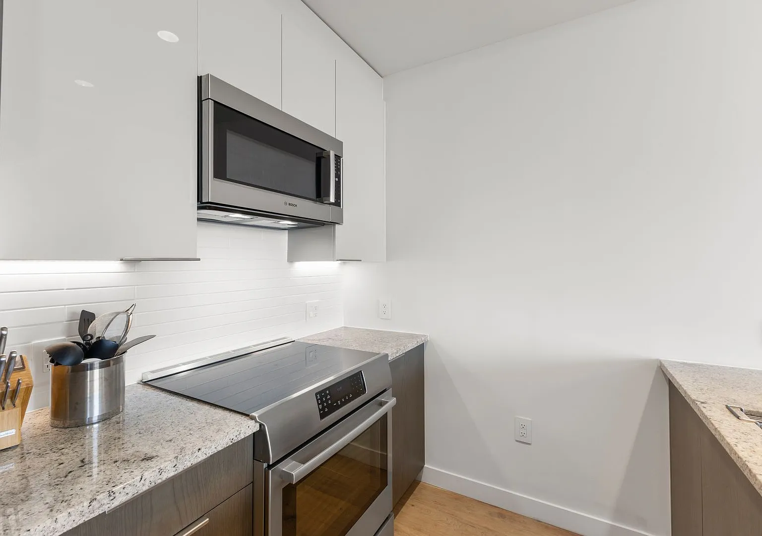 AEO #4007 - 1BR Penthouse — Photo 3