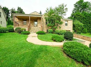 1080 Lakemont Dr, Pittsburgh, PA 15243