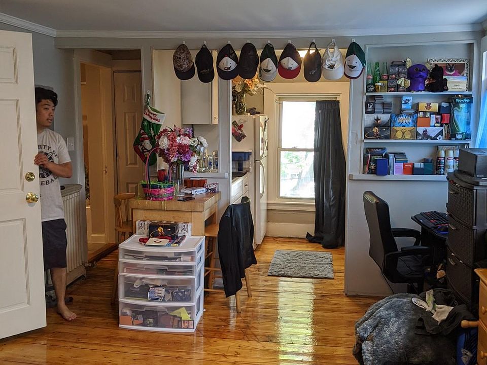 1st image of 104 W Emerson St #5R