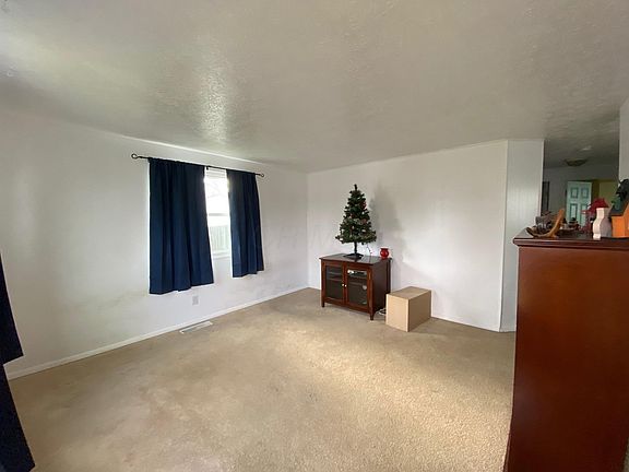 3rd image of 1721 Westwind Ln