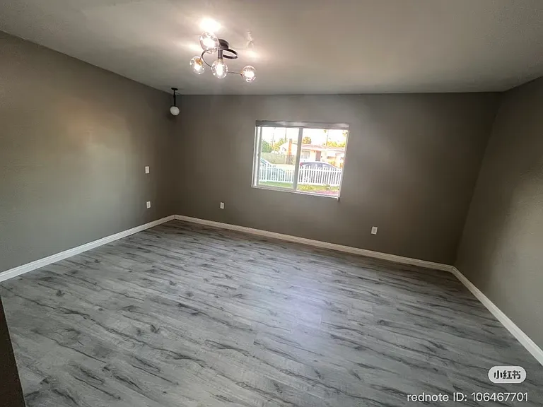 944 W Blue Ash Rd — Photo 3