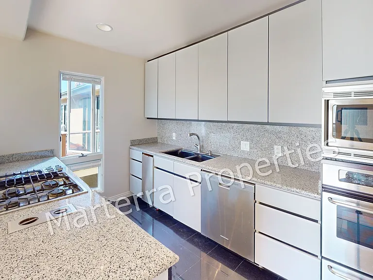 3604 Manhattan Ave — Photo 10