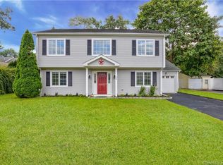 124 Crystal Lake Rd, Stamford, CT 06905