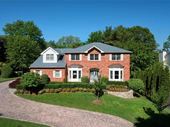 47 Davis Lane, Roslyn, NY 11576