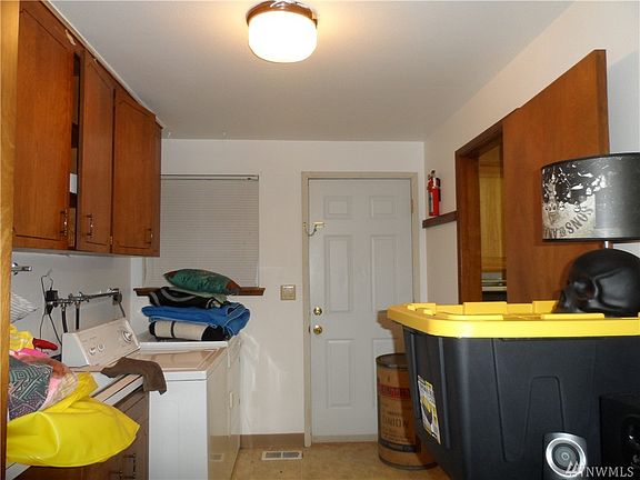 5th image of 6223 6225 85th St SW