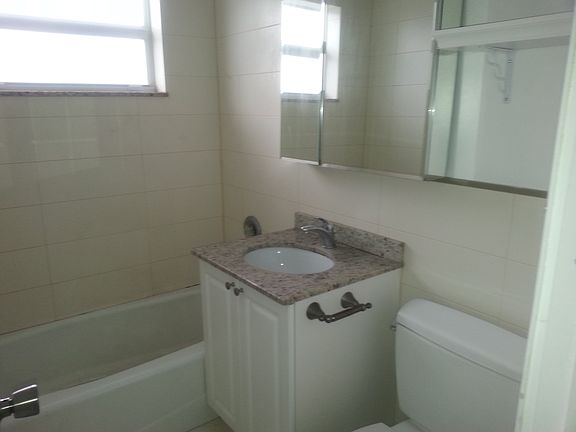 5th image of 1595 NE 125th St APT 2