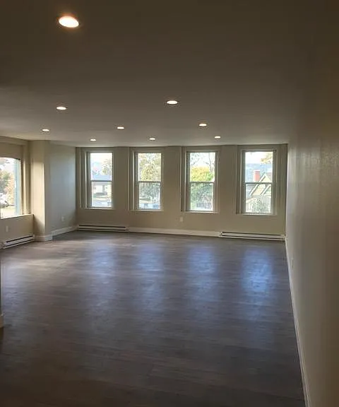 1207 E 30th Ave — Photo 9