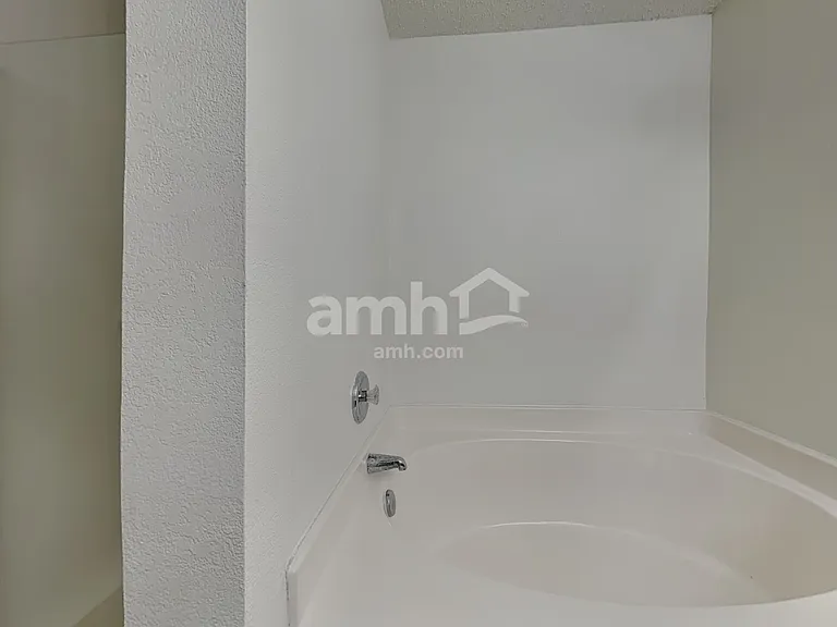 8724 Hunters Creek Ct — Photo 11