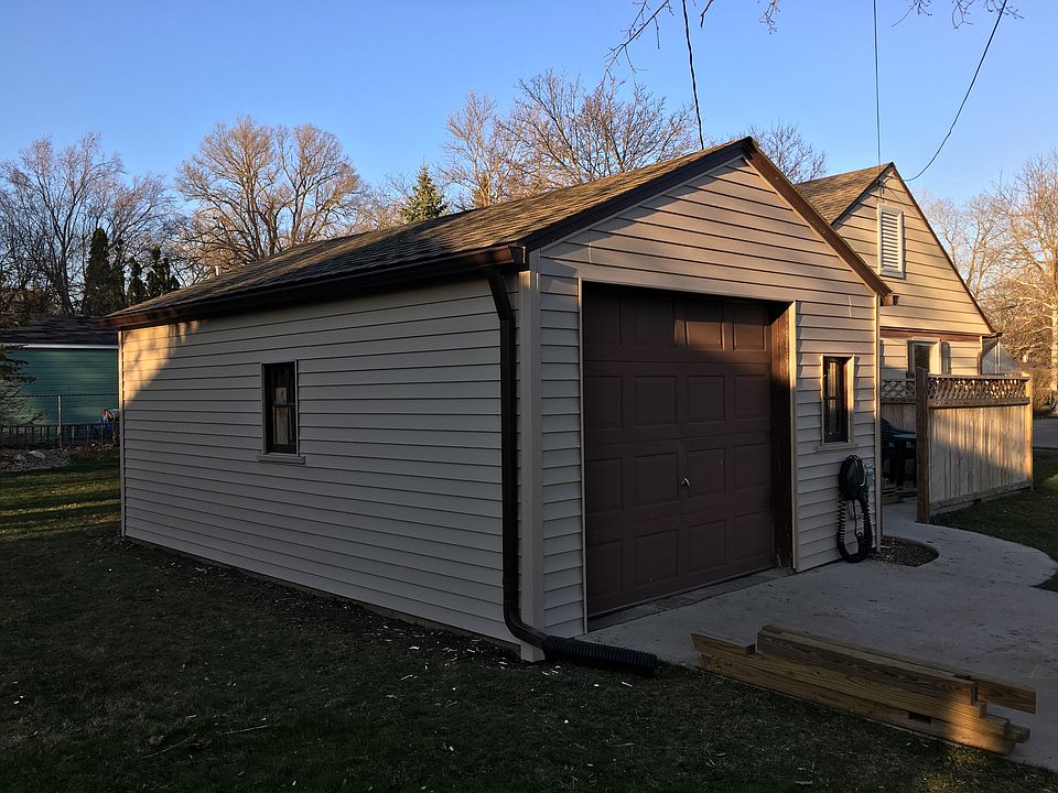 1st image of 2388 Pinecrest Ave