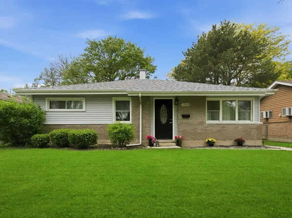 17242 Community St, Lansing, IL 60438