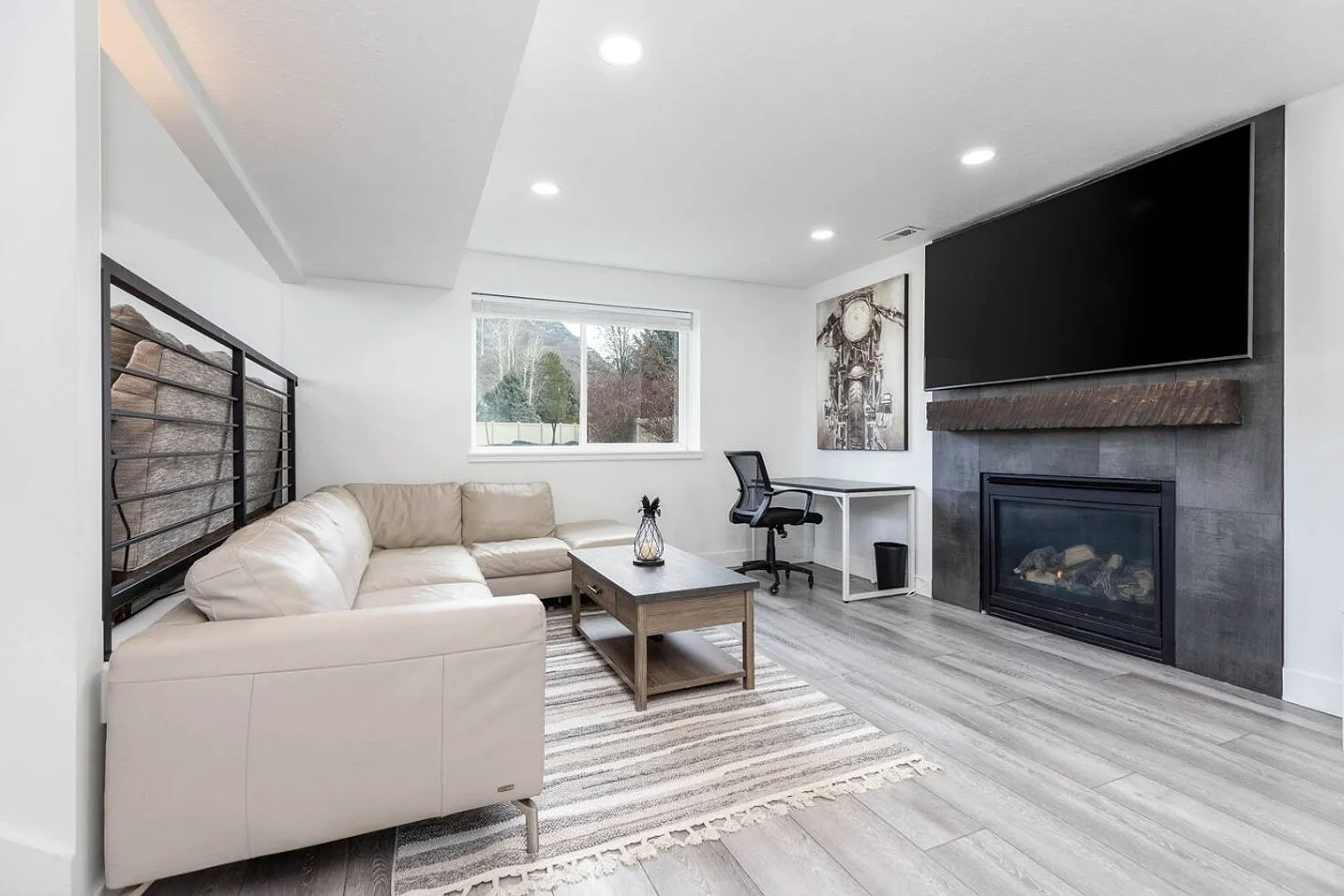5 bed, 3.0 bath, 1991 sqft, $5,906 — Photo 3