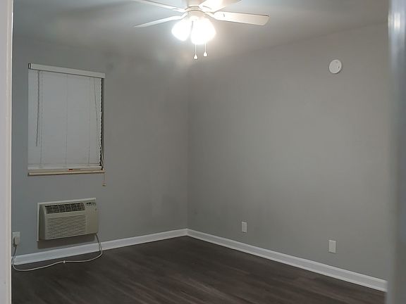 3rd image of 120 Walnut St APT 12