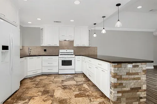 2319 Anthony Ln Photo 1