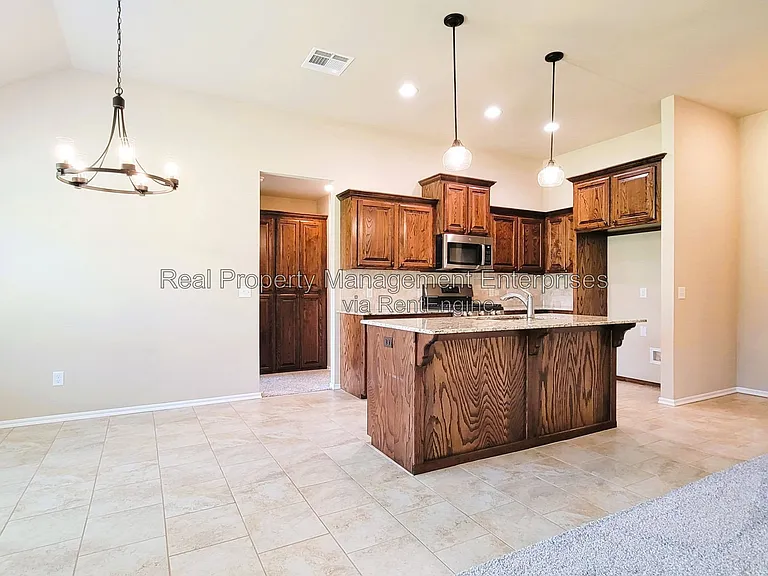 4500 Oasis Ct — Photo 9