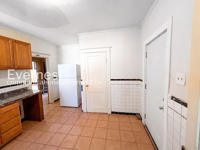 2022 McLaran Ave — Photo 3
