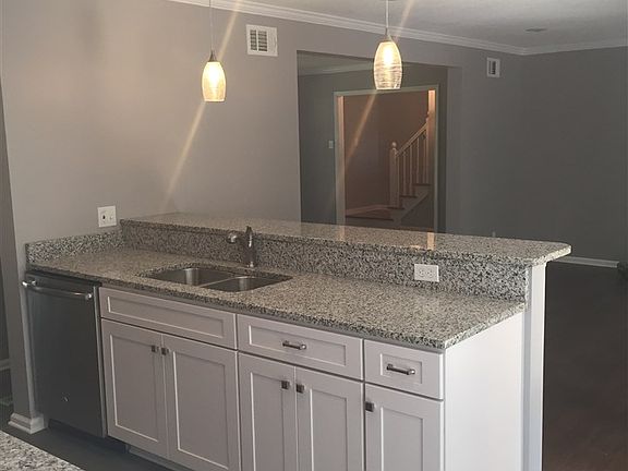 3rd image of 5915 Baird Dr