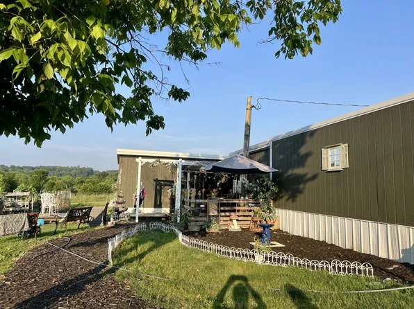 37657 Leading Creek Rd, Middleport, OH 45760