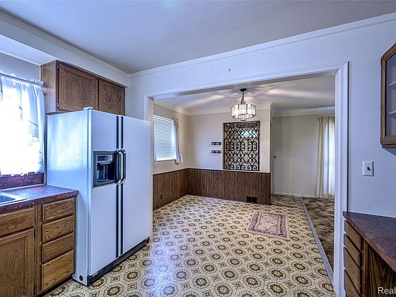 4th image of 24255 Flower Ave