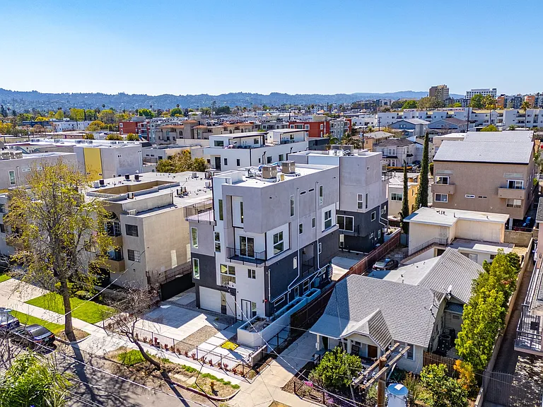 Luxury 2026 Townhomes with Massive Bedrooms + Decks with Views — Photo 27