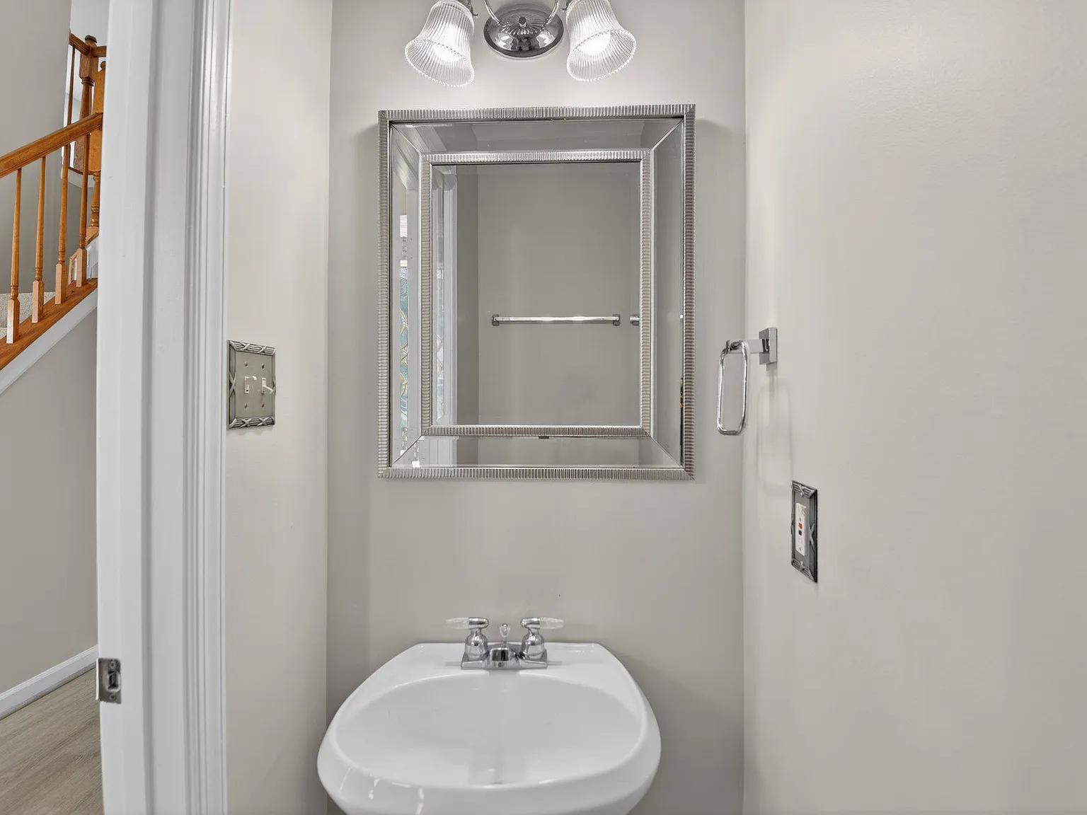 5 bed, 4.0 bath, 3645 sqft, $3,600 — Photo 3