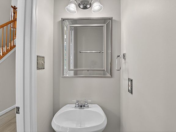 3rd image of 4315 Castletower Ct