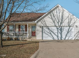 957 Country Xing, Webb City, MO 64870