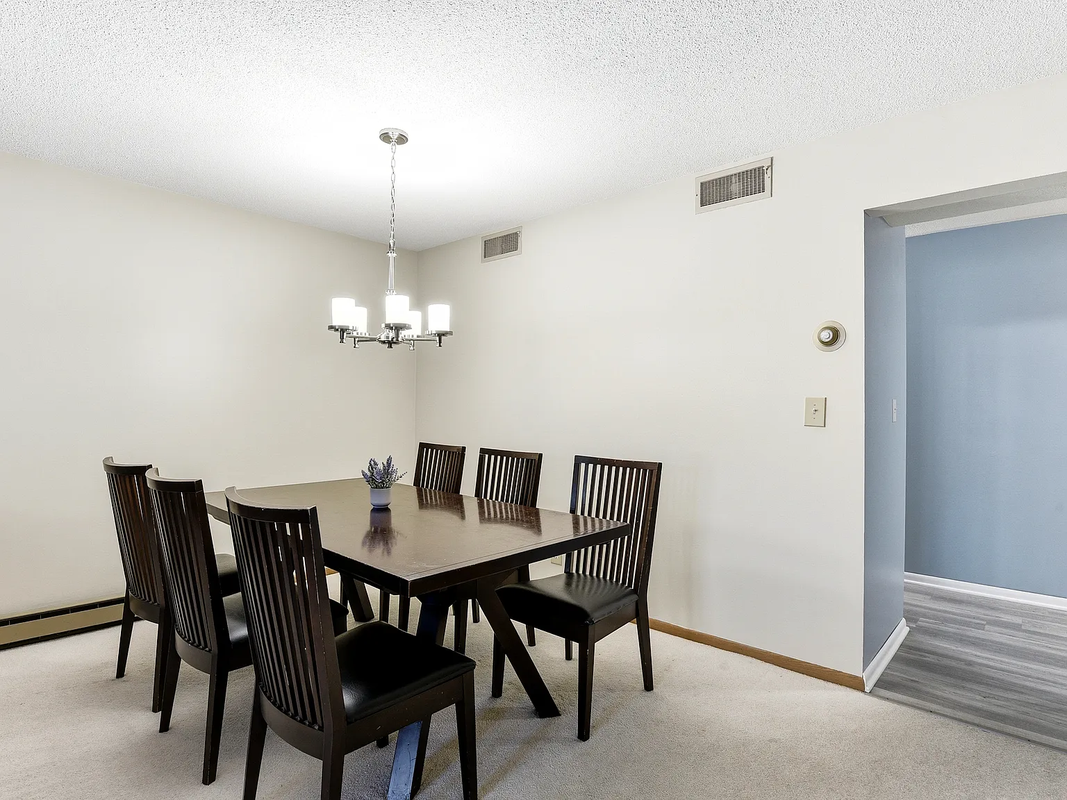 3 bed, 1.5 bath, 1471 sqft, $2,200 — Photo 3